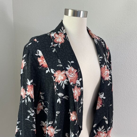 Torrid Womens Plus 3X Black Floral Knit Crepe Drape Blazer Open Jacket - Picture 4 of 12